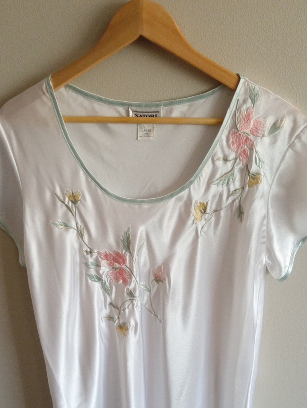 Natori White Satin Floral Embroidered Maxi Nightgown Size Large